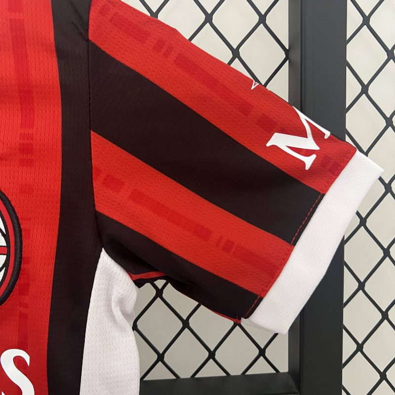 24/25 kids AC Milan home size: 16-28